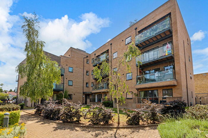 2 Bedroom Flat For Sale In Bruce Grove, Orpington, BR6