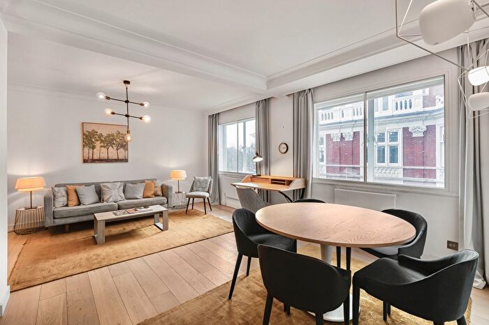 2 Bedroom Flat To Rent In Mayfair, W1J