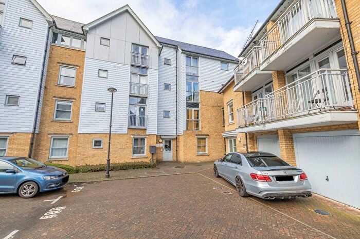 2 Bedroom Flat To Rent In Bingley Court, Canterbury, Kent, CT1