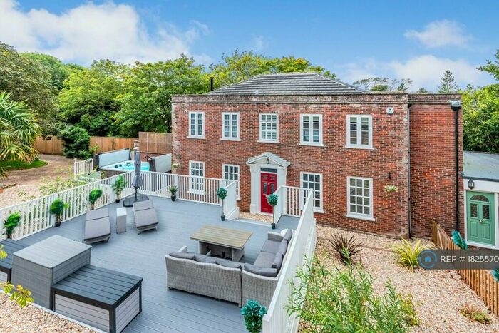 6 Bedroom Detached House To Rent In Weymouth, Weymouth, DT3