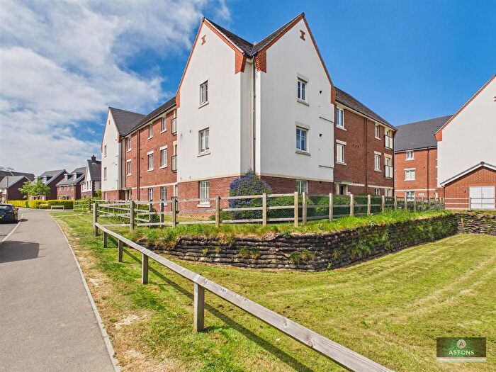 2 Bedroom Flat For Sale In Cornwell Avenue, Forgewood, RH10