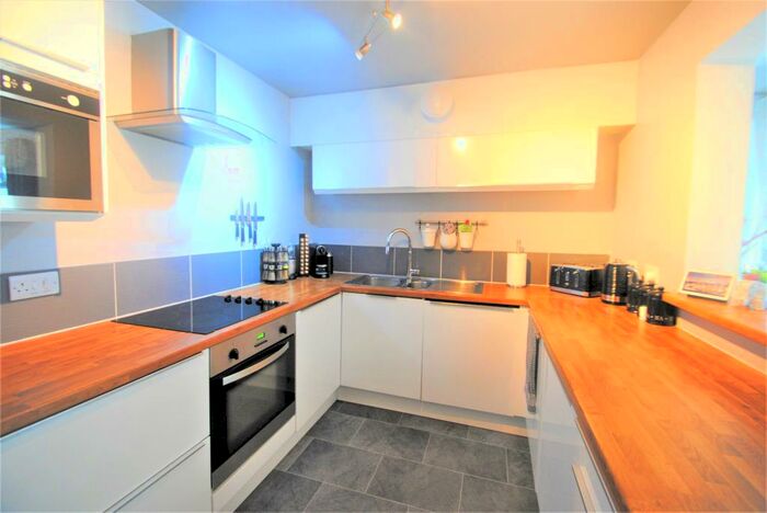 2 Bedroom Flat To Rent In Branksome Wood Road, BH4