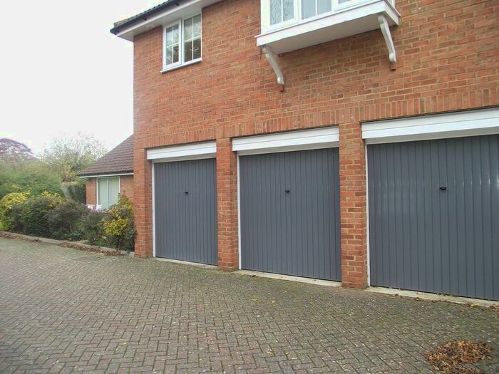 Garage / Parking To Rent In Anxey Way, Haddenham, Aylesbury HP17
