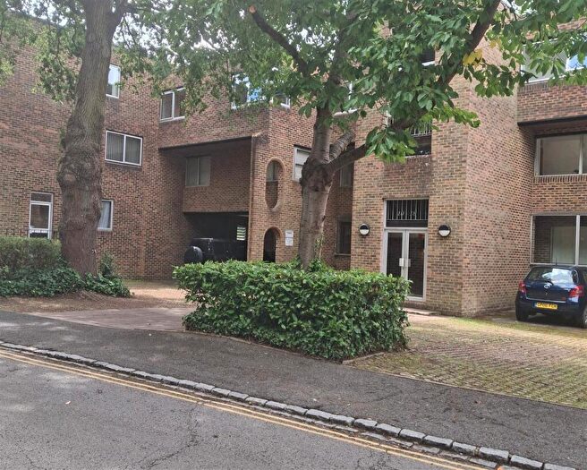 2 Bedroom House To Rent In Stroudwater Park, Weybridge, KT13