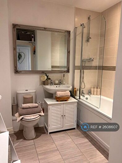 2 Bedroom Flat To Rent In Barland Way, Aylesbury, HP18