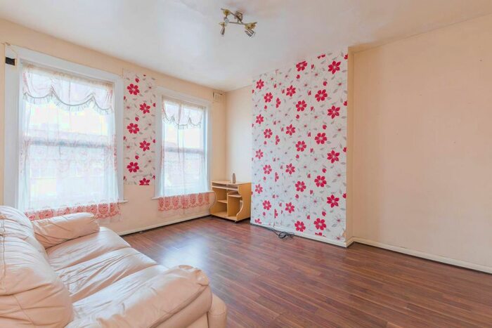 1 Bedroom Flat To Rent In Selwyn Road, Plaistow, London, E13