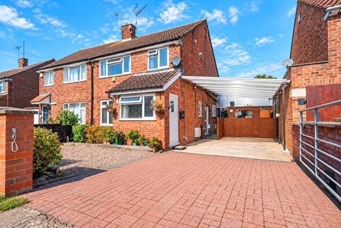 3 Bedroom Semi-Detached House For Sale In Highfield Road, Leighton Buzzard, Bedfordshire, LU7
