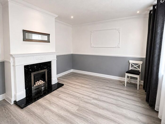 3 Bedroom Semi-detached House To Rent In Alwen Grove, South Ockendon, RM15