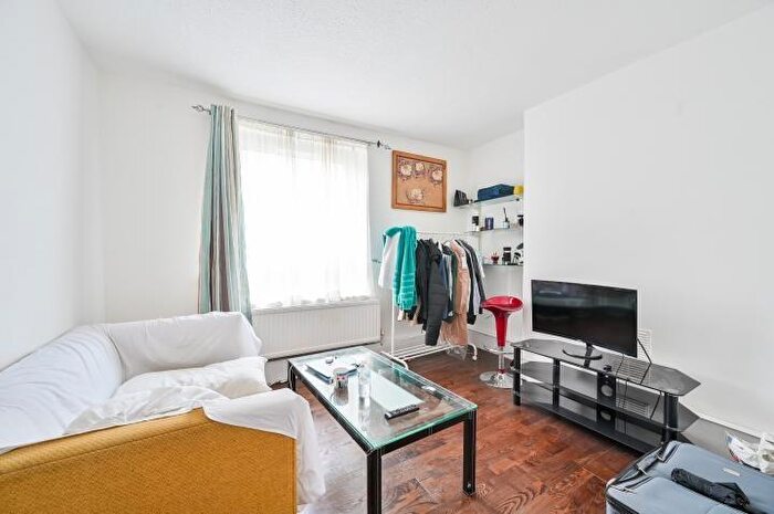 1 Bedroom Flat For Sale In Amery House, Kinglake Street, London, SE17