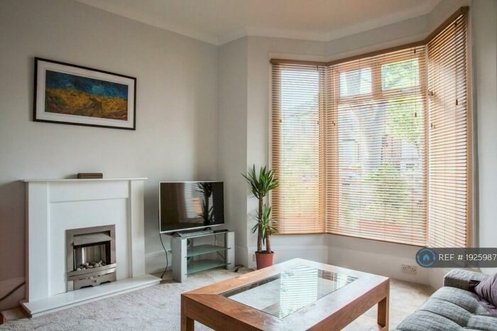 1 Bedroom Flat To Rent In Hainault Road, London, E11