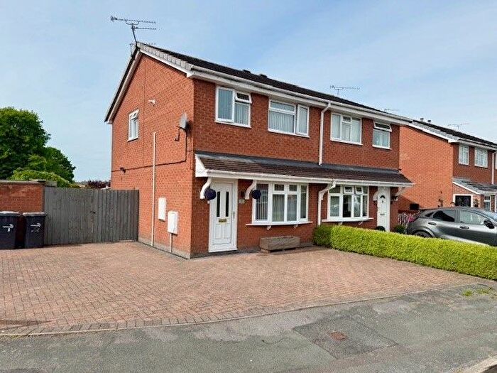 3 Bedroom Semi-Detached House To Rent In Hendon Close, Crewe, CW1