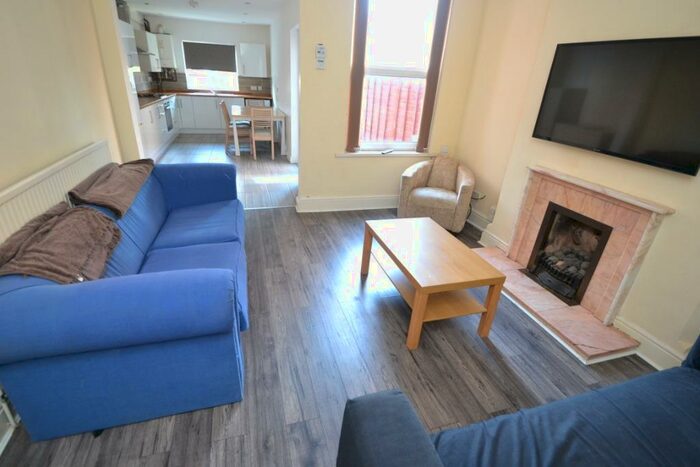 6 Bedroom Detached House To Rent In Harrington Drive, Lenton, Nottingham, NG7