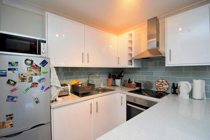 1 Bedroom Flat To Rent In Augustus Court, Fairlawn Close, Hanworth TW13