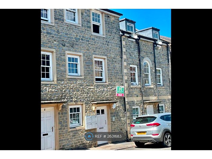 2 Bedroom Flat To Rent In North Street, Wincanton, Somerset, BA9