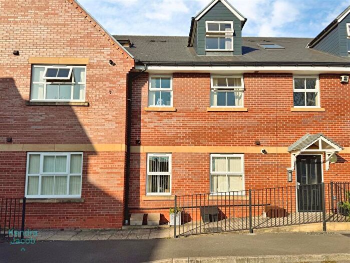 2 Bedroom Apartment For Sale In Grove Court, Worksop, S80