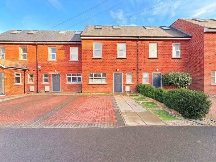 4 Bedroom Terraced House For Sale In Langstone Mews, Southall, UB1