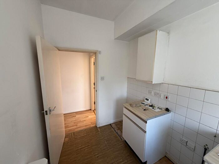 2 Bedroom Flat For Sale In Flat Dane Court, Church Hill, London, E17
