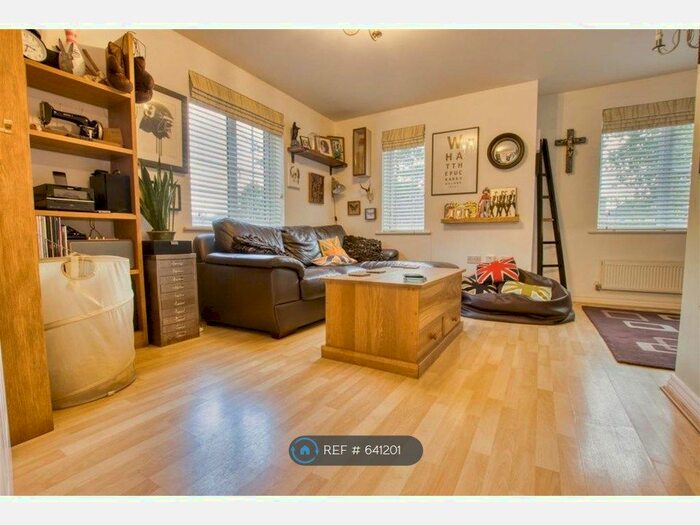 2 Bedroom Flat To Rent In Downing Court, Borehamwood WD6