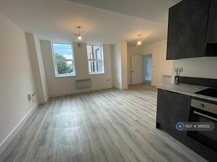 2 Bedroom Flat To Rent In Elm House, Slough, SL1