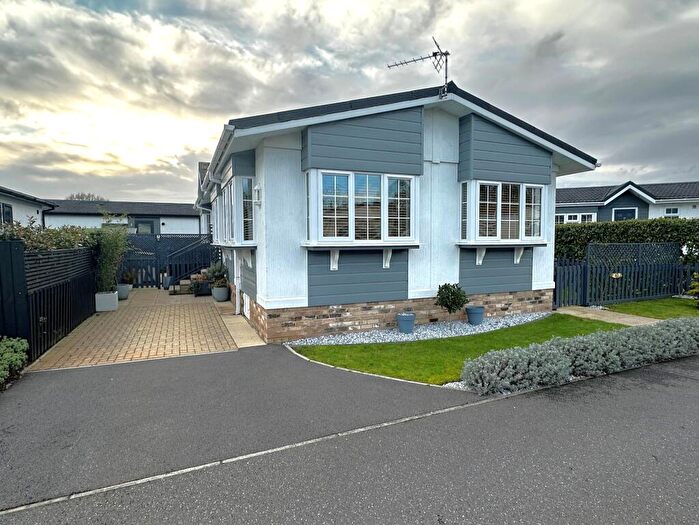 2 Bedroom Park Home For Sale In West Common, Langley, SO45