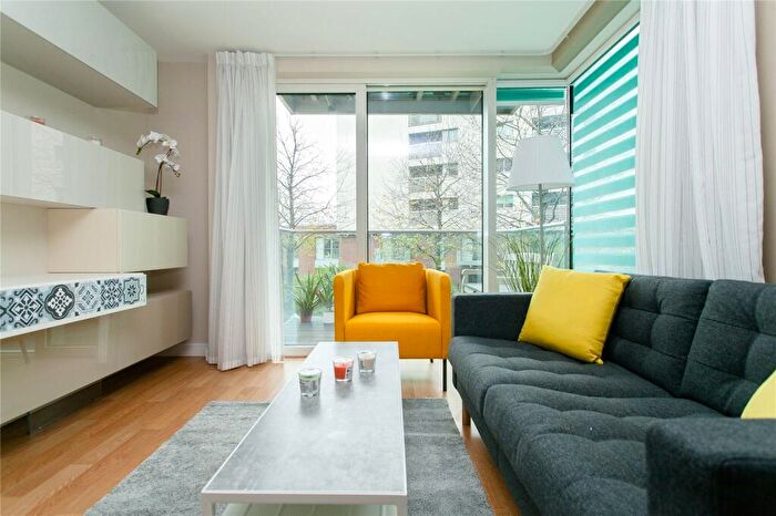 1 Bedroom Flat To Rent In Waterside Apartments, Goodchild Road, N4