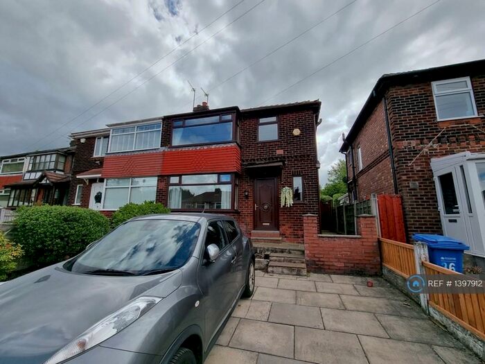 3 Bedroom Semi-Detached House To Rent In Newlyn Drive, Bredbury, Stockport, SK6