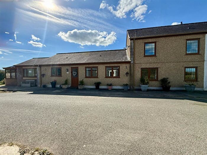 4 Bedroom Farm For Sale In Carmarthen Road, Pontarddulais, Swansea, SA4