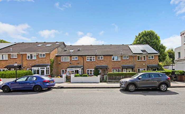 3 Bedroom Property To Rent In Weston Street, London, SE1