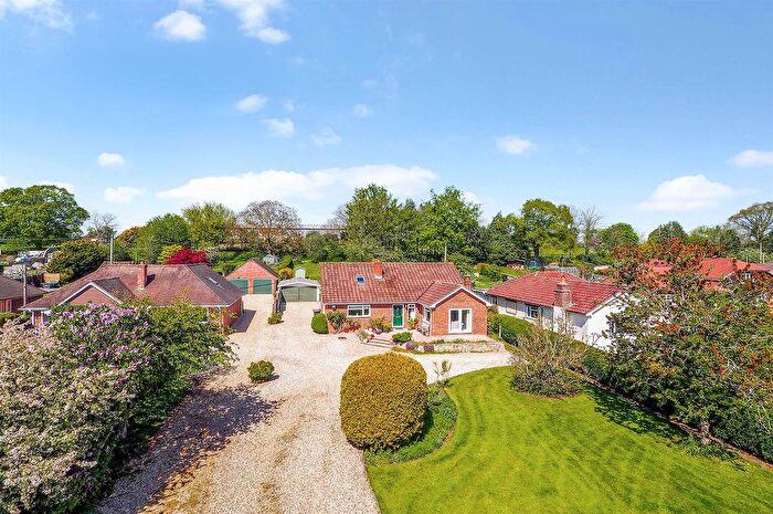 4 Bedroom Chalet For Sale In Cattle Lane, Abbotts Ann, Andover, SP11