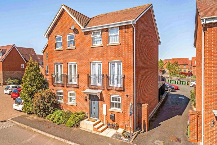 3 Bedroom Semi Detached House For Sale In Atkinson Road, Hawkinge, CT18