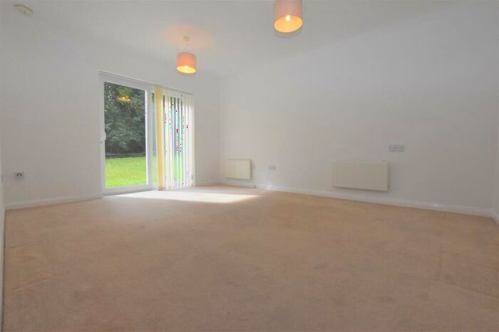 2 Bedroom Flat To Rent In Beech Court, RG4