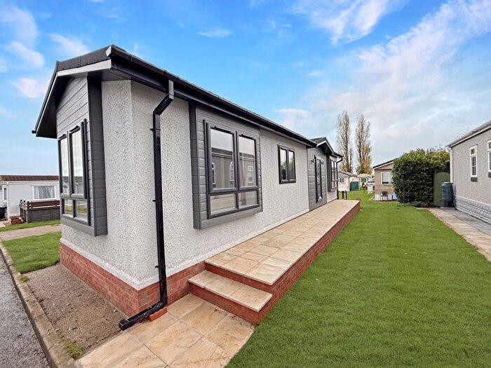 2 Bedroom Park Home For Sale In Cheveley Park, Grantham, NG31