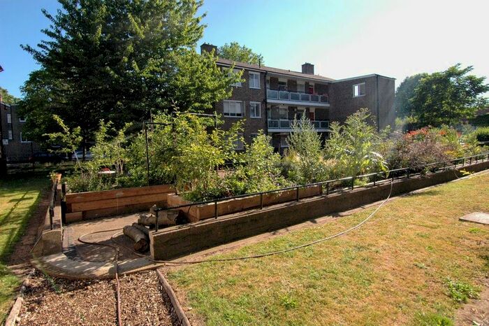 3 Bedroom Maisonette To Rent In Argos Court, Caldwell Street, Stockwell, London, SW9