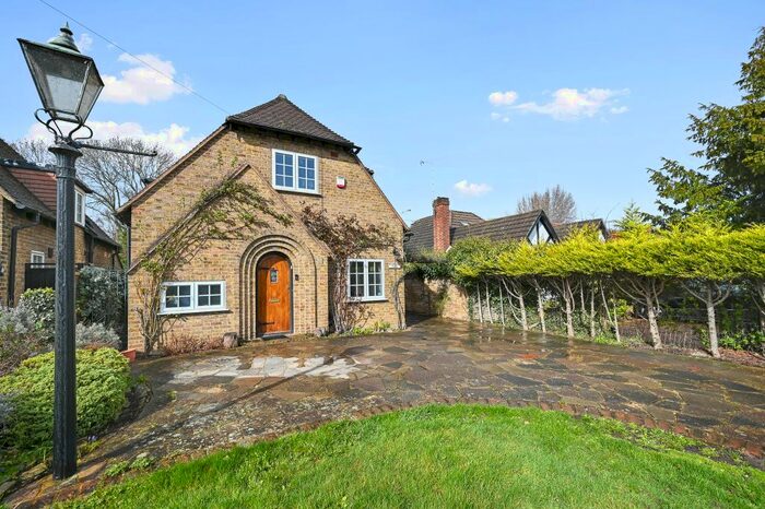 4 Bedroom Detached House To Rent In Hercies Road, Uxbridge, UB10