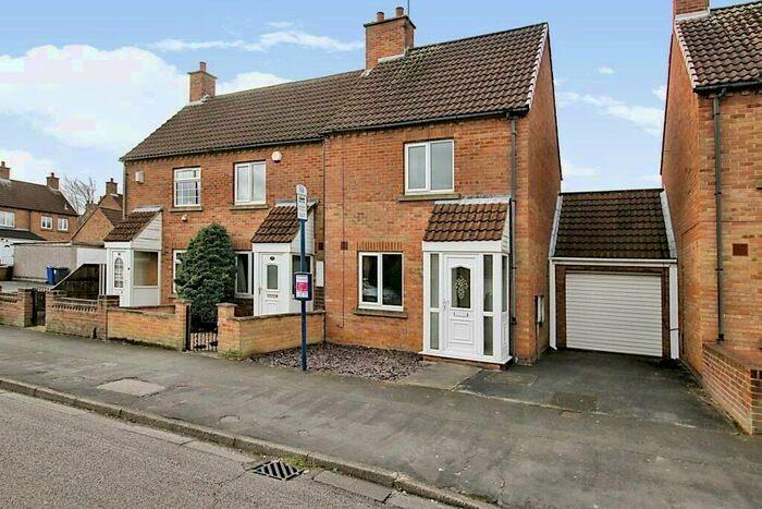 2 Bedroom Semi-Detached House To Rent In Kendal Road, Bentley, DN5