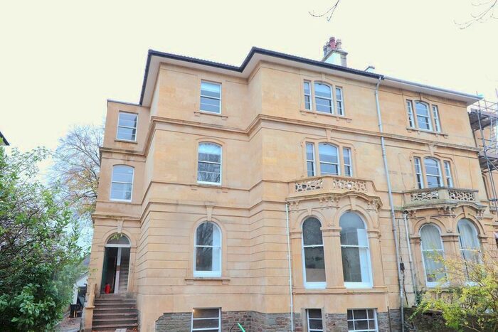 3 Bedroom Flat To Rent In Cambridge Park, Bristol, BS6