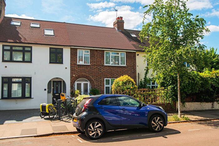 3 Bedroom Terraced House To Rent In Pagoda Avenue, Richmond, TW9