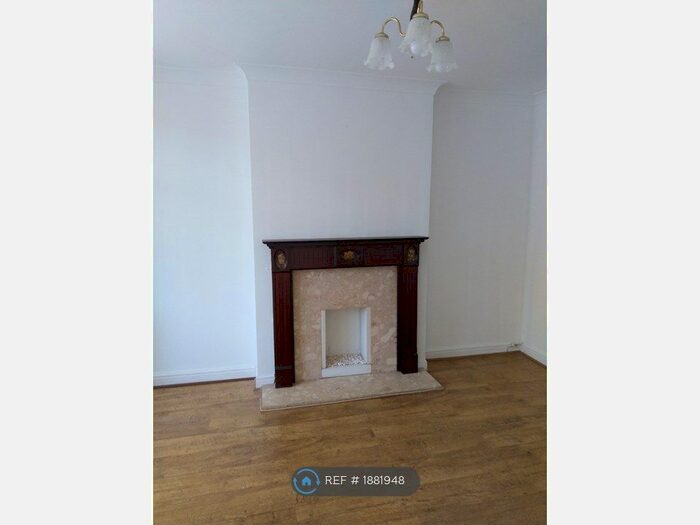 3 Bedroom Semi-Detached House To Rent In Beech Avenue, Manchester, M45