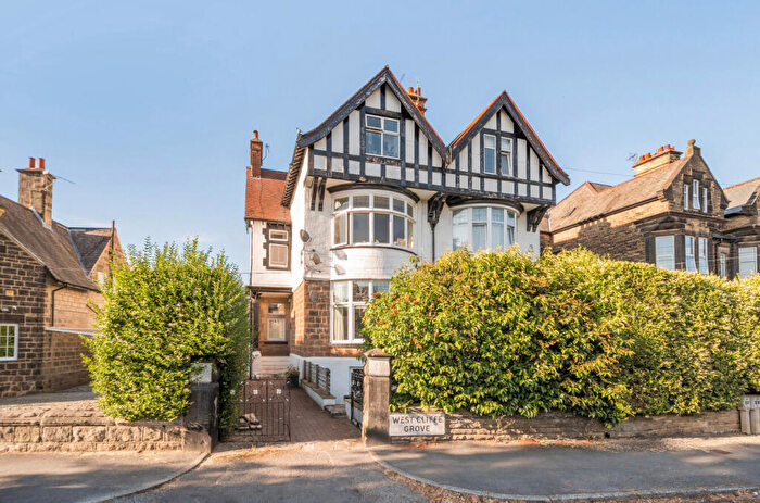 2 Bedroom Flat For Sale In West Cliffe Grove, Harrogate, HG2