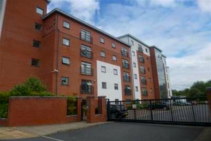 Flat To Rent In Renolds House, Salford, M5
