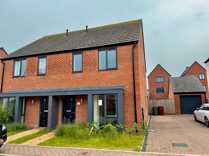 3 Bedroom Semi-detached House For Sale In Rowan Grove, Wingerworth, Chesterfield, S42