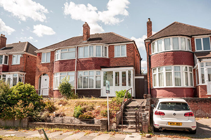 3 Bedroom Semi Detached House For Sale In Turnberry Road, Birmingham, B42