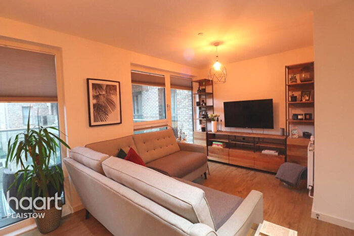 1 Bedroom Apartment For Sale In Chamberlain Court Ironworks Way, London, E13