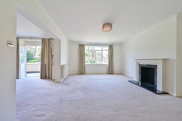 3 Bedroom Flat To Rent In Heath Rise, Putney, London, SW15