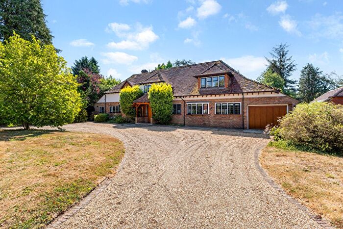 5 Bedroom Detached House For Sale In Grantley Avenue, Guildford, GU5