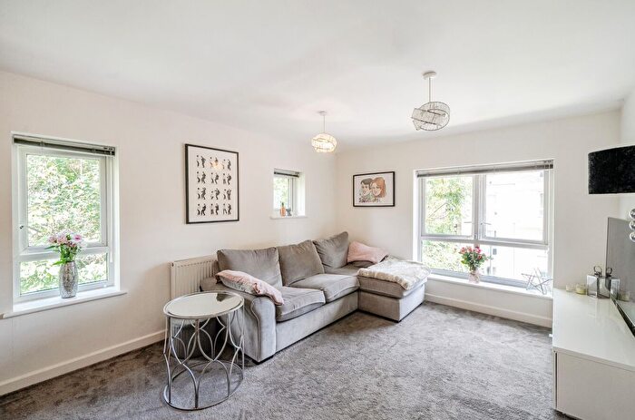 2 Bedroom Flat For Sale In Balmoral House, Hadleigh Grove, Coulsdon, CR5