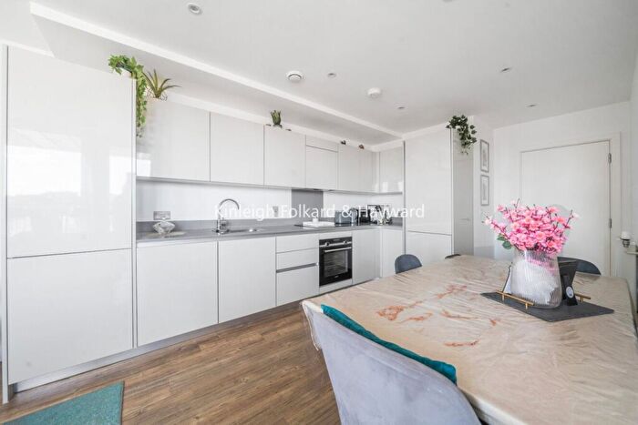 2 Bedroom Flat To Rent In Ealing Road, Wembley, London, HA0