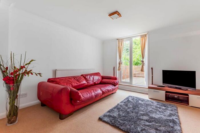 1 Bedroom Flat To Rent In Sandycombe Road, Richmond, TW9