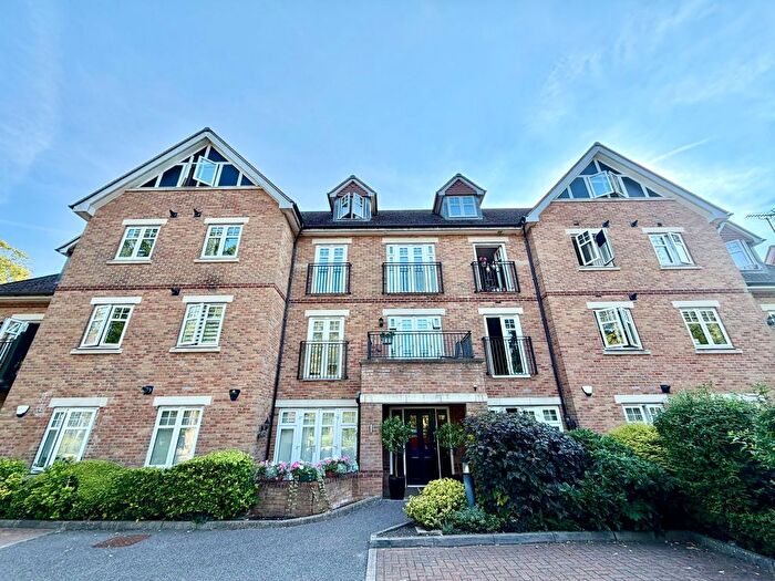 1 Bedroom Flat For Sale In Heathside Court, High Road, Bushey Heath, WD23