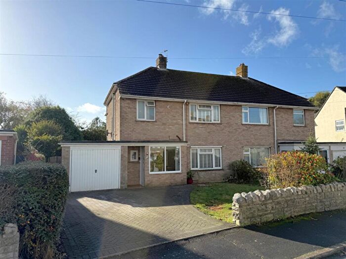 3 Bedroom House For Sale In Clarendon Avenue, Redlands, DT3